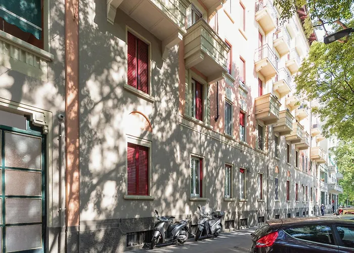 Guesthost - M4 Argonne Balcony Apartment